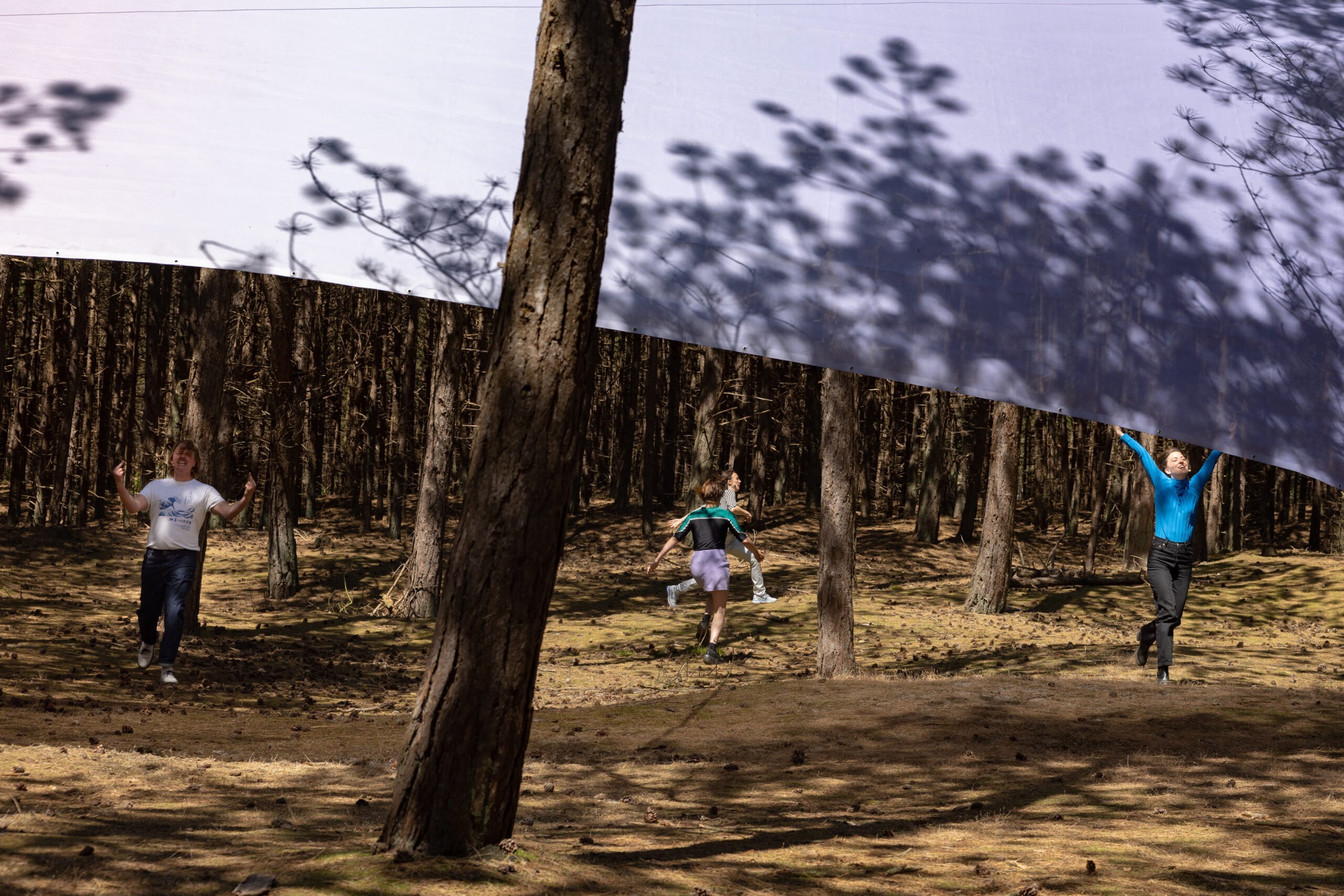 Voorstellingsbeeld van BOG.2. een nieuwe poging het leven te herstructureren, een voorstelling van theatercollectief BOG die gespeeld werd tijdens Oerol 2023.