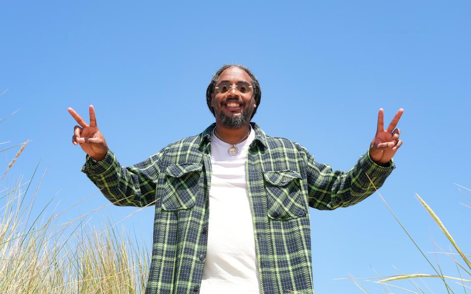 Portet van woordkunstenaar YMP, Michaël Simon.