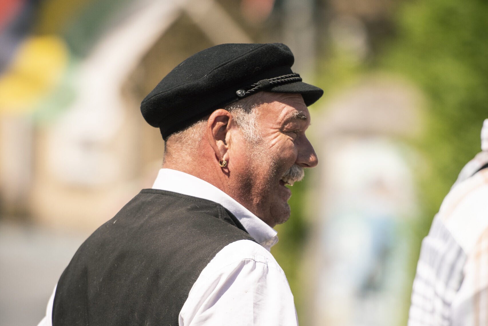Terschellinger man met zwarte pet