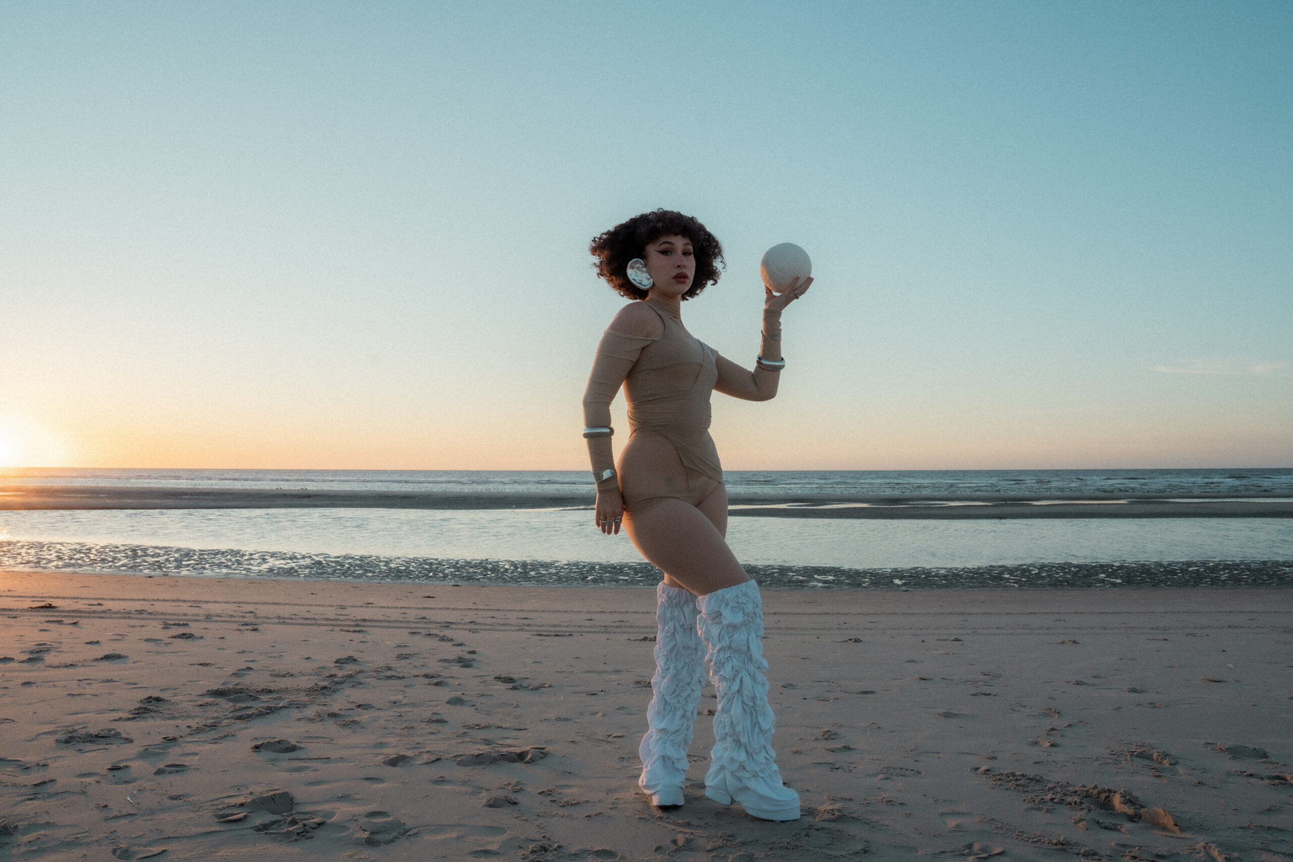 Vrijheid in elke noot: MAYA MARIA over haar debuut en dromen