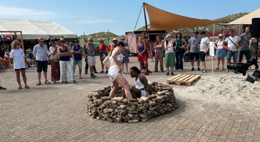 Muren tussen Palestina en Amerika in The Price of Bricks op Oerol