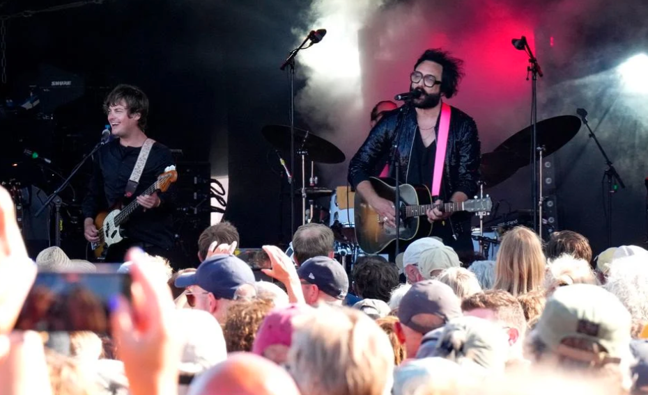 Oerol zit erop, de 45.000 bezoekers zijn weer naar de wal. Dit gebeurde er, met een iets jonger publiek